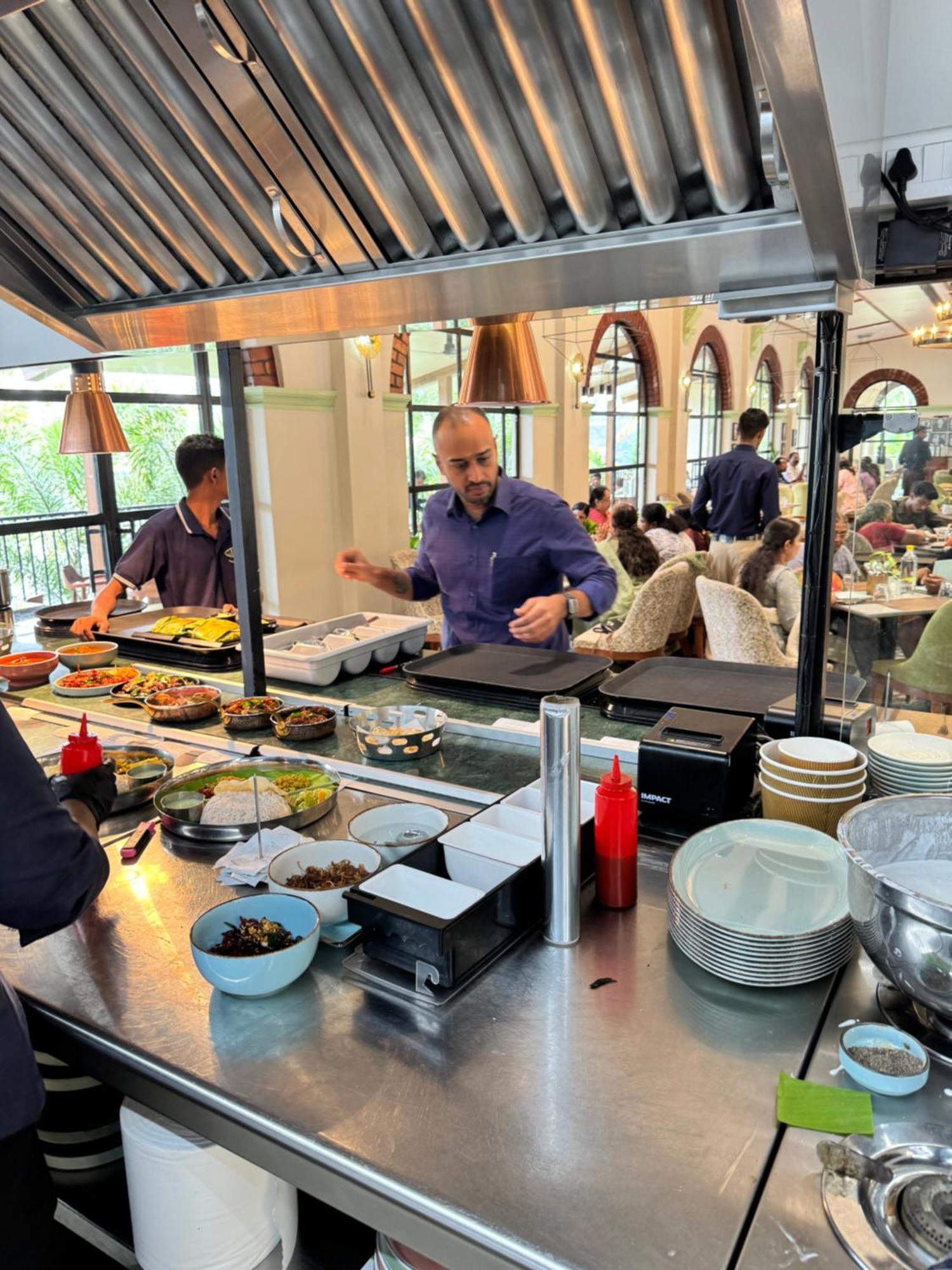コッラム Jaladarshini Lakeside Gardens Bed & Breakfast エクステリア 写真