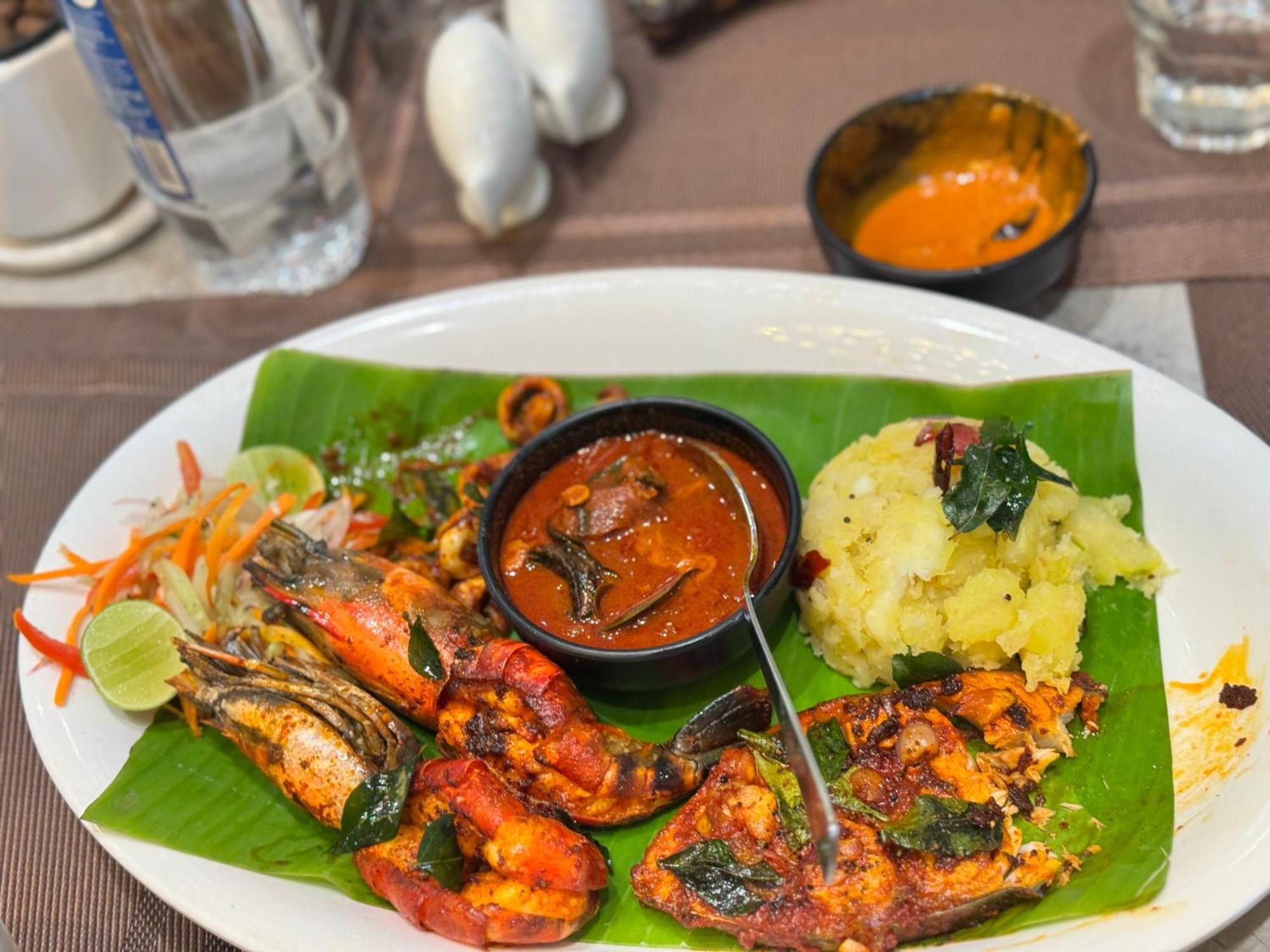 コッラム Jaladarshini Lakeside Gardens Bed & Breakfast エクステリア 写真