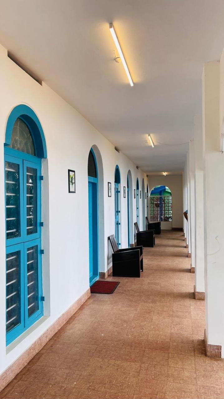 コッラム Jaladarshini Lakeside Gardens Bed & Breakfast エクステリア 写真