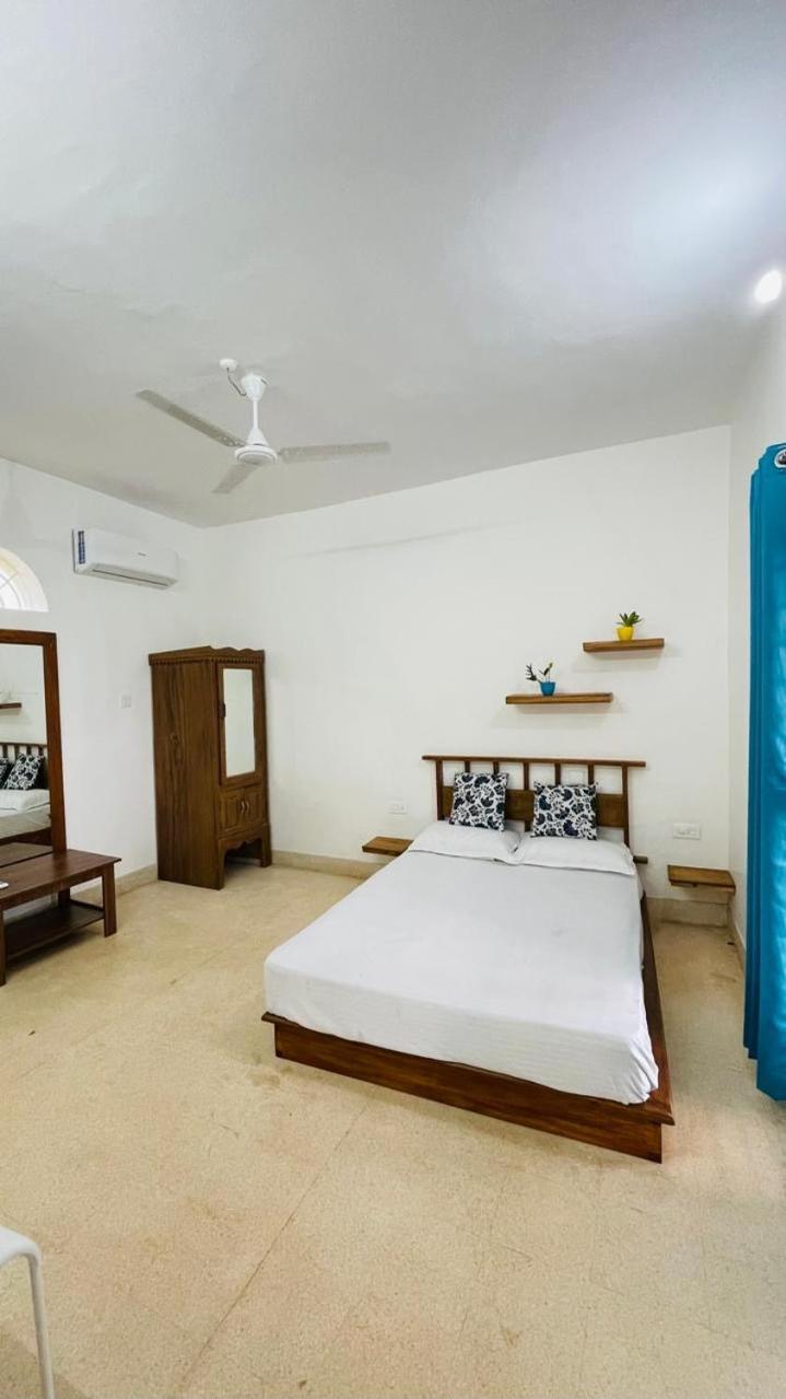コッラム Jaladarshini Lakeside Gardens Bed & Breakfast エクステリア 写真