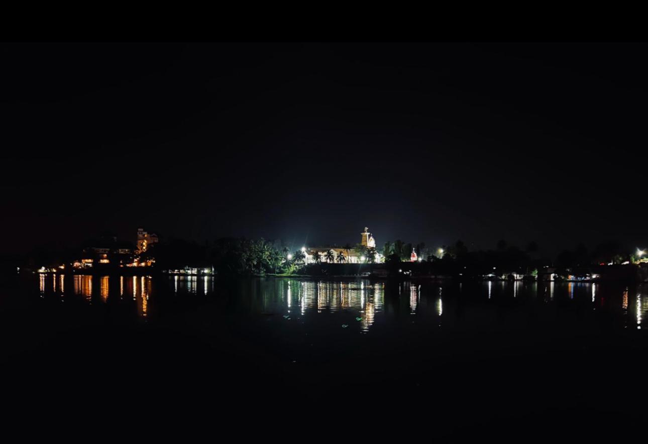 コッラム Jaladarshini Lakeside Gardens Bed & Breakfast エクステリア 写真