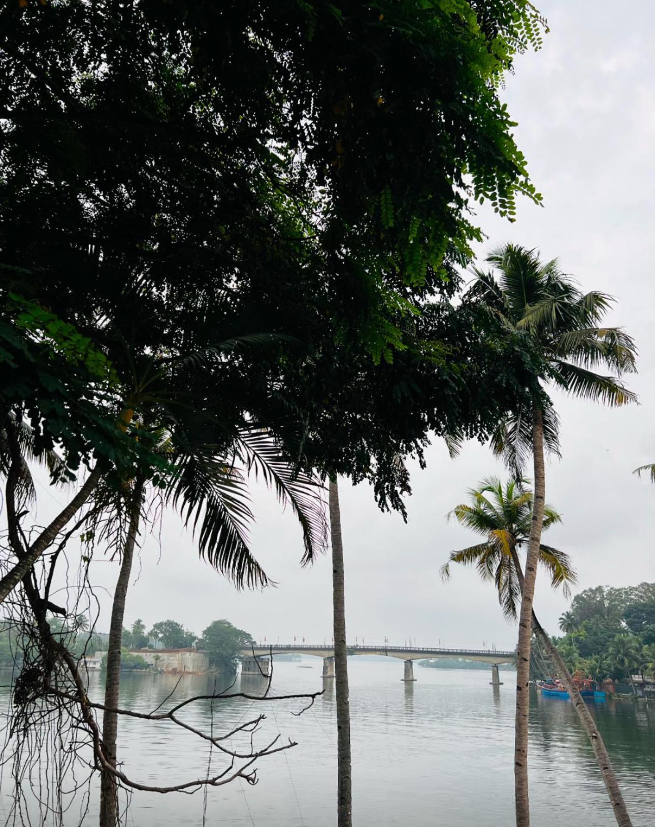 コッラム Jaladarshini Lakeside Gardens Bed & Breakfast エクステリア 写真